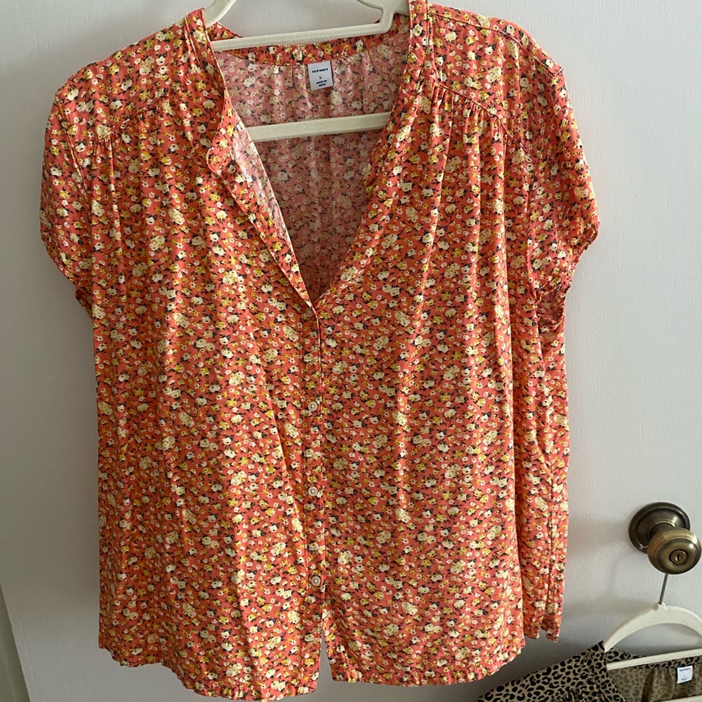 Old Navy cap sleeve print button-up blouse, size L